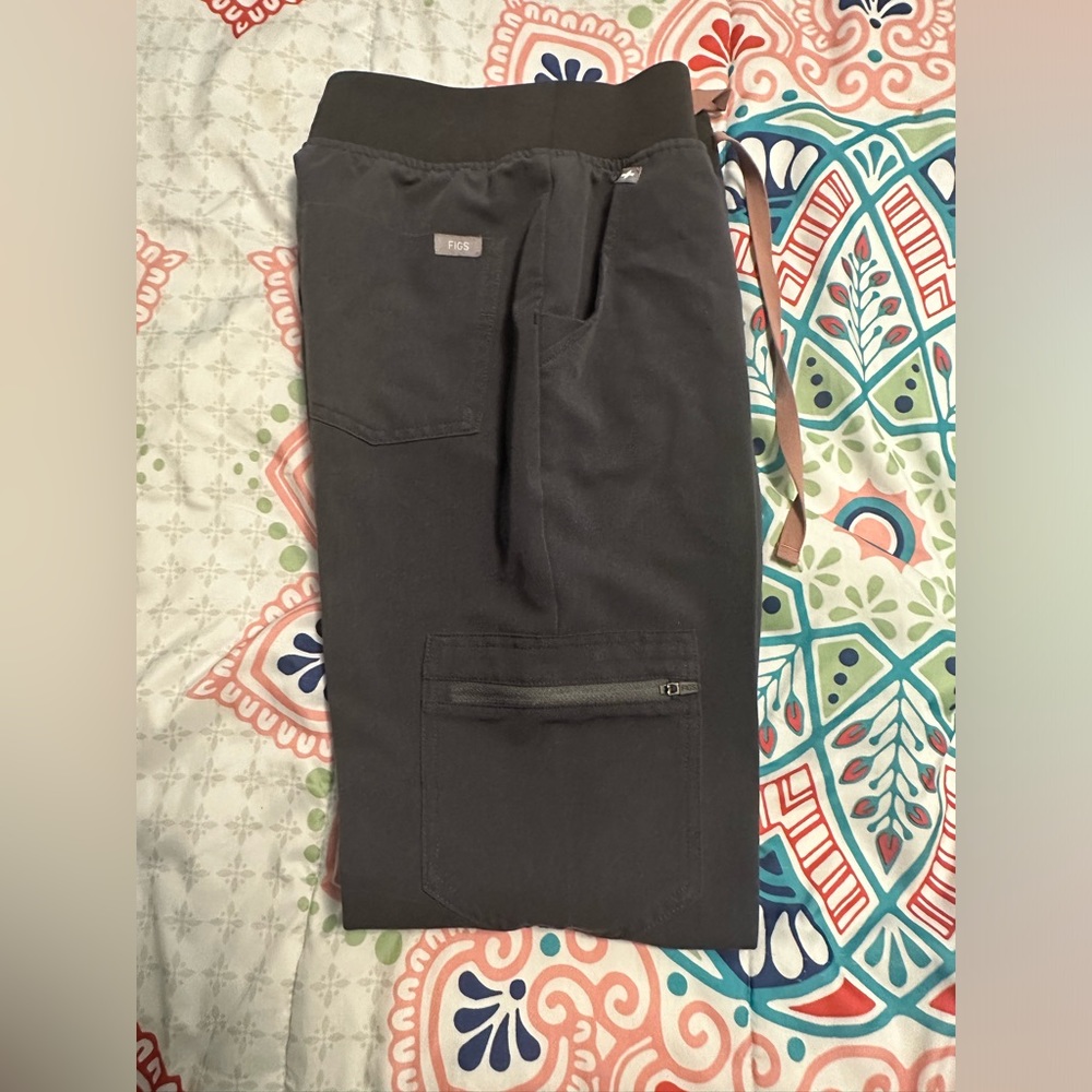 Figs Zamora joggers in charcoal